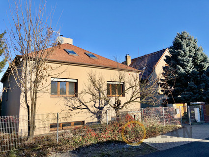 Pronájem samostatného rodinného domu v Úvalech, 260 m2 - Fotka 6