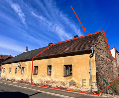 Prodej bytové jednotky v centru Úval - Fotka 1