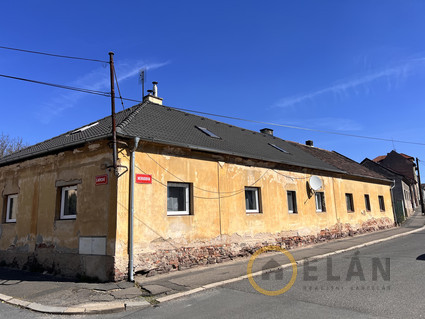 Prodej domu k rekonstrukci v centru Úval - Fotka 14